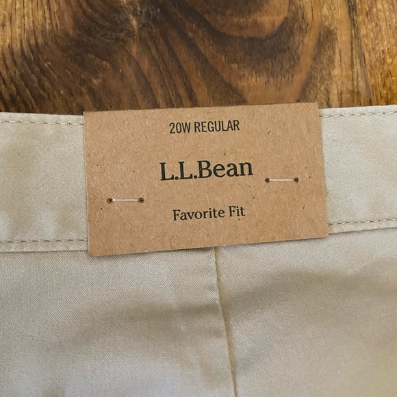 L.L. Bean Favorite Fit Shorts - Picture 3 of 4